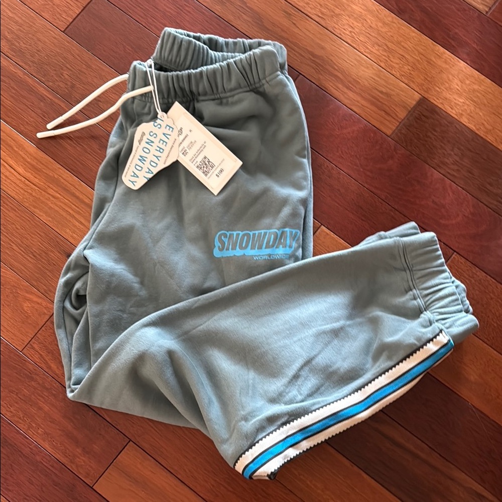 Snow day sweatpants xl NWT